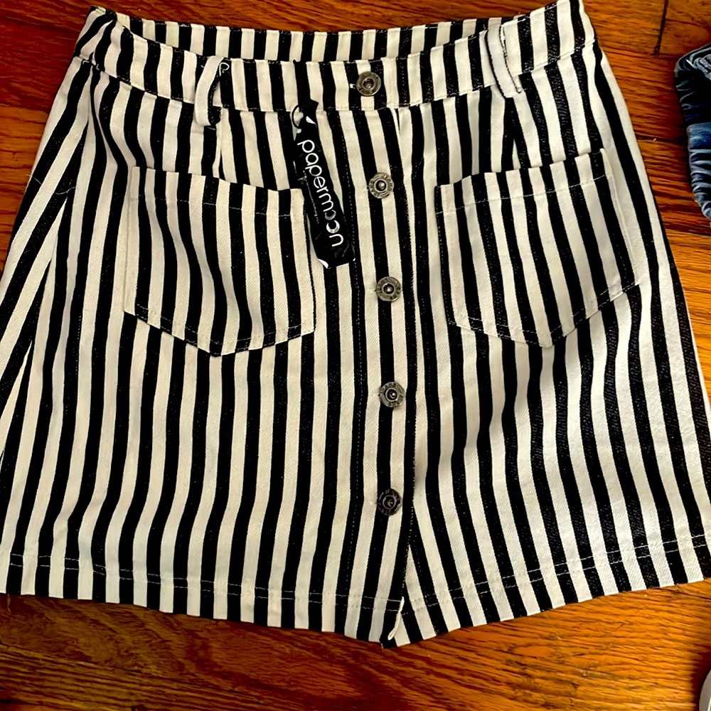 striped  white and black skirt with button and pocket detail NWT